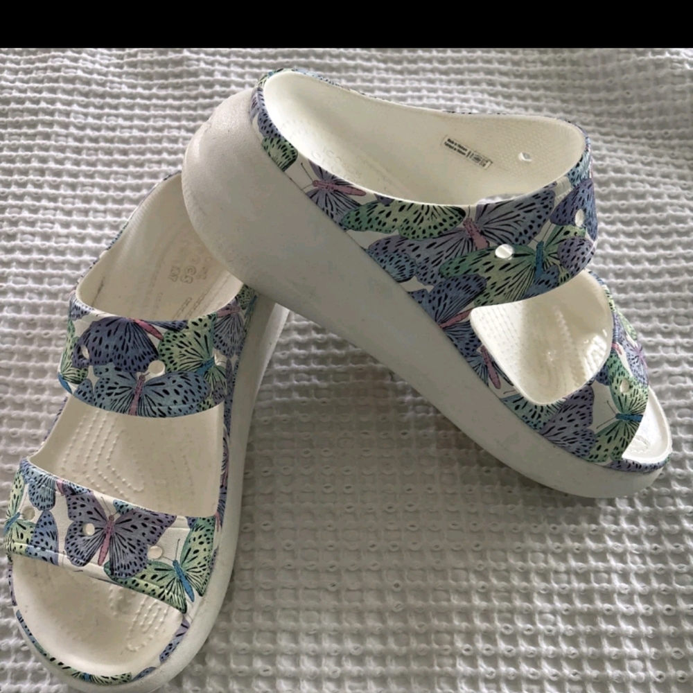 Crocs Adult Classic Crush Butterfly Platform Sandal Women’s Size 9